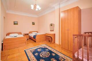 Гостиница Sever Inn Мончегорск Стандартный семейный номер-3